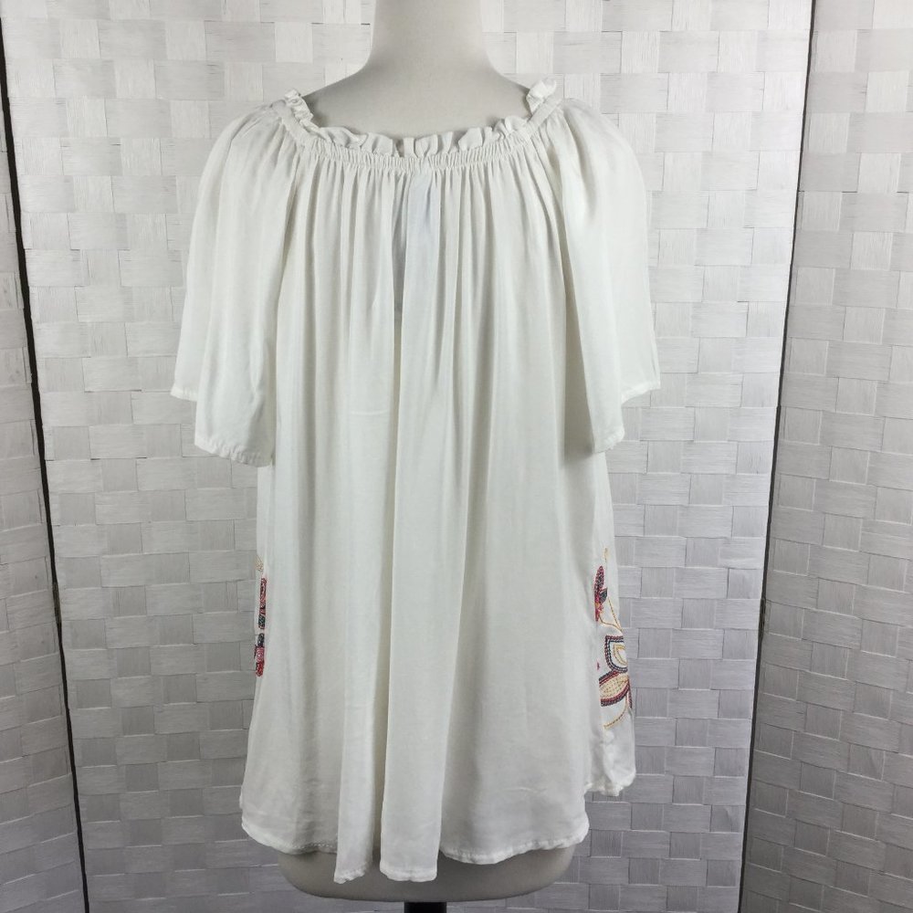 Solei White Peasant top, beautiful embroidery, - Picture 2 of 7
